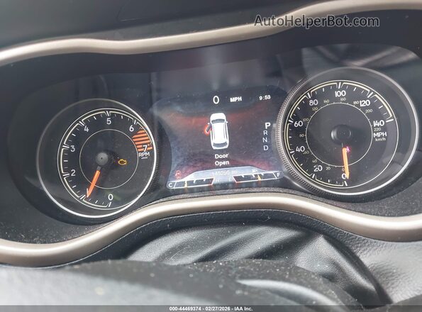 1C4PJLDB7HW525865 2017 JEEP CHEROKEE Red Widok tylnych siedzeń
