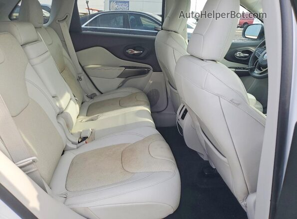 1C4PJLDN8KD296724 2019 JEEP CHEROKEE White Rear interior view