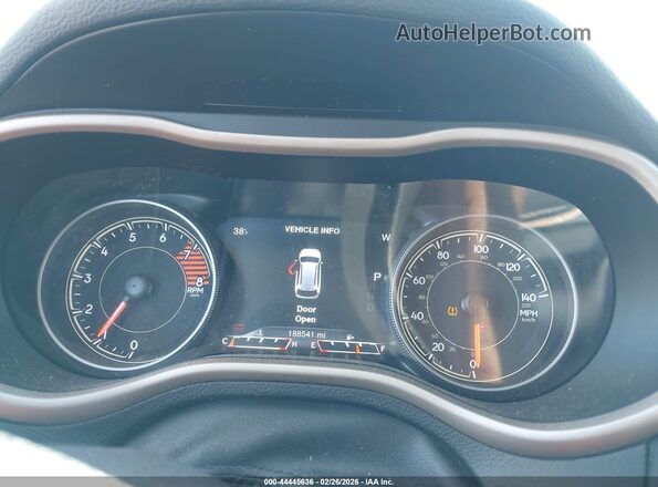 1C4PJLDX8JD519635 2018 JEEP CHEROKEE Серебряный Вид задних сидений