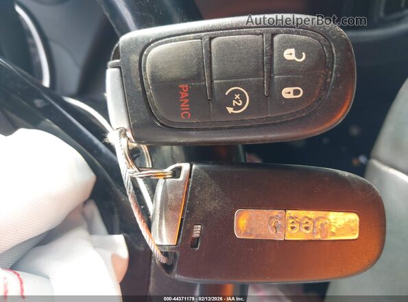 1C4PJLLB0MD174045 2021 JEEP CHEROKEE Белый Вид панели приборов