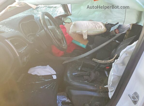1C4PJLLB3KD109624 2019 JEEP CHEROKEE White Widok wnętrza z przodu