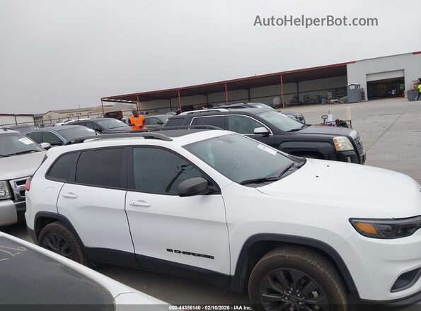 1C4PJLMX8MD200143 2021 JEEP CHEROKEE Белый Вид задней части салона