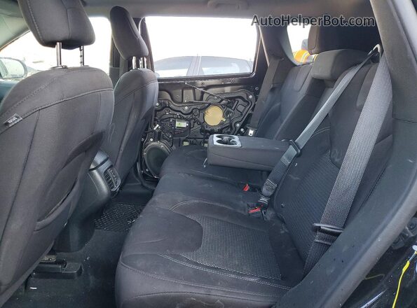 1C4PJMCB7KD455231 2019 JEEP CHEROKEE Black Widok tylnych siedzeń