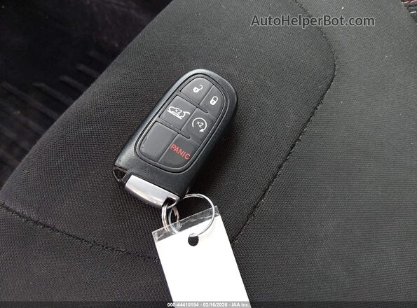 1C4PJMCS7HW546304 2017 JEEP CHEROKEE Черный Вид панели приборов