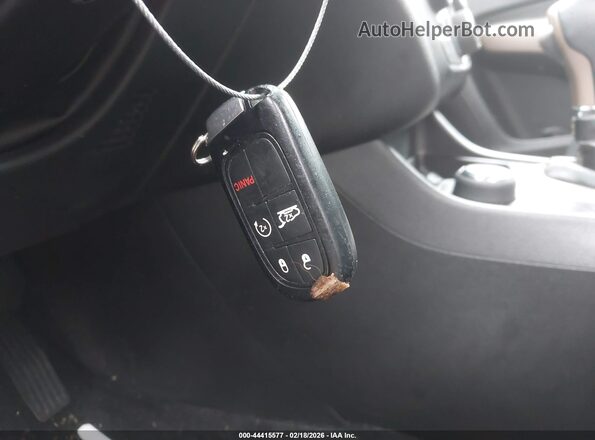 1C4PJMDB8JD571888 2018 JEEP CHEROKEE Белый Вид панели приборов