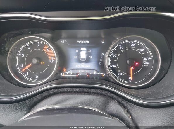 1C4PJMDN8KD208938 2019 JEEP CHEROKEE Silver Widok tylnych siedzeń