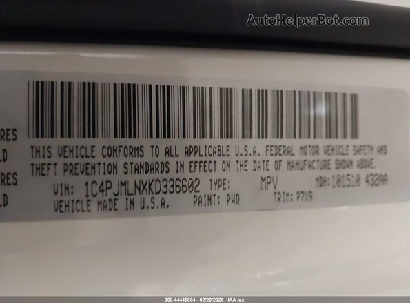 1C4PJMLNXKD336602 2019 JEEP CHEROKEE White Vista del compartimento del motor