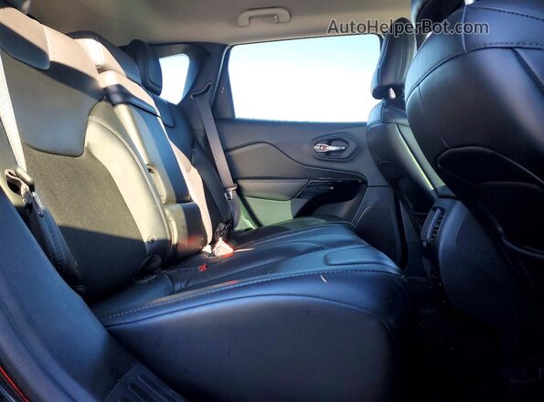1C4PJMLX4KD389300 2019 JEEP CHEROKEE Black უკანა სალონის ხედი