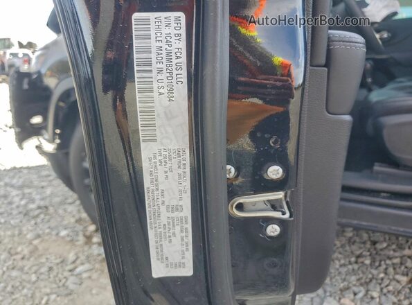 1C4PJMMB2PD109884 2023 JEEP CHEROKEE Black VIN կոդի պիտակի տեսք