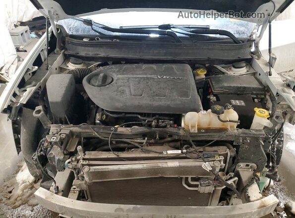 1C4PJMMX7MD110875 2021 JEEP CHEROKEE White Vista del compartimento del motor