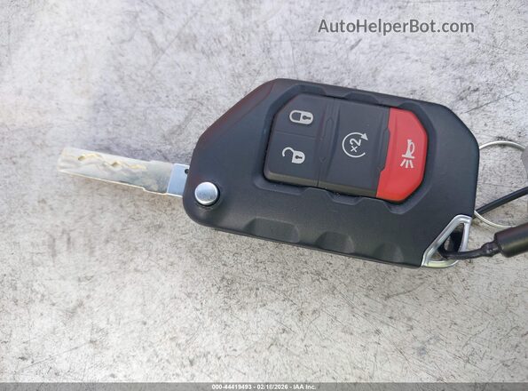 1C4PJXFN1TW155133 2026 JEEP WRANGLER Зеленый Вид панели приборов
