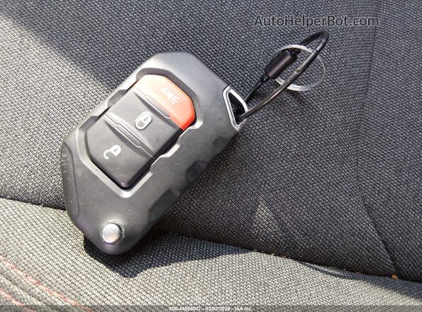 1C4PJXFNXTW194674 2026 JEEP WRANGLER Red Widok deski rozdzielczej