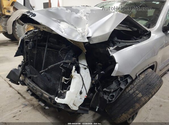1C4RJFAG2JC376394 2018 JEEP GRAND CHEROKEE Silver Widok z przodu