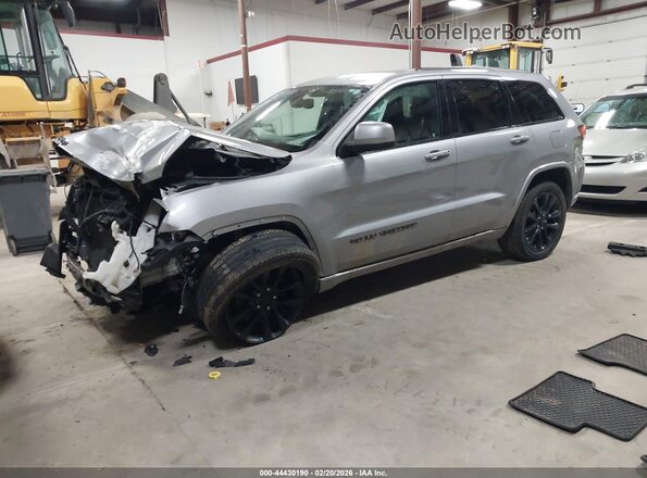 1C4RJFAG2JC376394 2018 JEEP GRAND CHEROKEE Silver Przód lewy