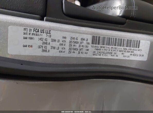 1C4RJFAG2JC376394 2018 JEEP GRAND CHEROKEE Silver Widok komory silnika