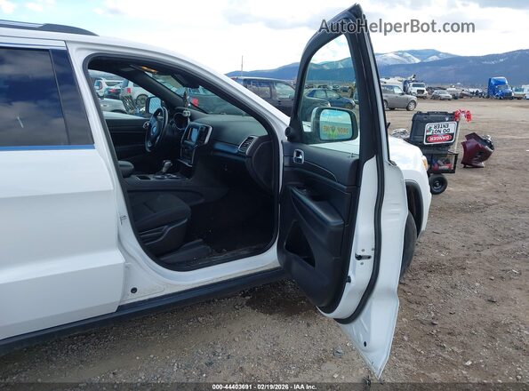 1C4RJFAG9JC470174 2018 JEEP GRAND CHEROKEE Белый Вид салона спереди