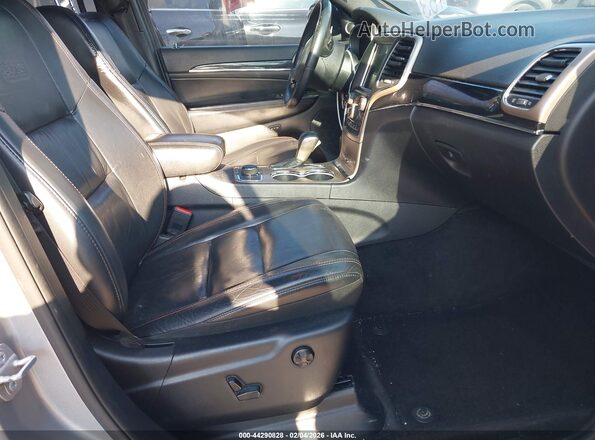 1C4RJFBG2GC412138 2016 JEEP GRAND CHEROKEE Серебряный Вид салона спереди