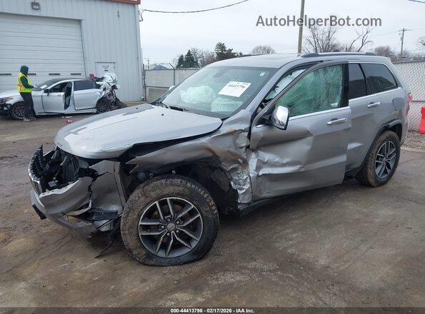 1C4RJFBG4JC406476 2018 JEEP GRAND CHEROKEE Серебряный Передняя левая четверть