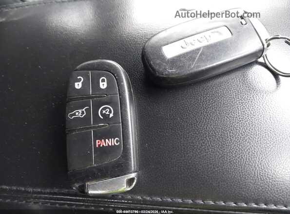 1C4RJFBG4JC406476 2018 JEEP GRAND CHEROKEE Серебряный Вид панели приборов