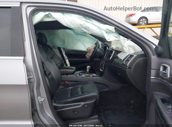 1C4RJFBG4JC406476 2018 JEEP GRAND CHEROKEE Серебряный Вид салона спереди