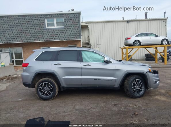 1C4RJFBG4JC406476 2018 JEEP GRAND CHEROKEE Серебряный Вид задней части салона