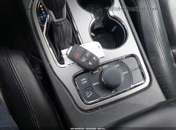 1C4RJFBG4LC375622 2020 JEEP GRAND CHEROKEE Белый Вид панели приборов