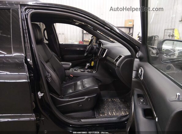 1C4RJFCM9JC374466 2018 JEEP GRAND CHEROKEE Черный Вид салона спереди