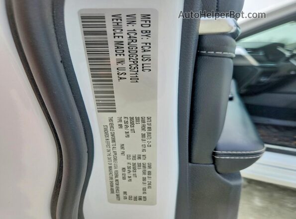 1C4RJGDG2PC571101 2023 JEEP GRAND White Vista de la etiqueta del VIN