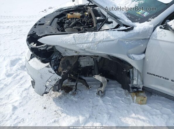 1C4RJKAG3P8106966 2023 JEEP GRAND CHEROKEE L Серебряный Вид спереди