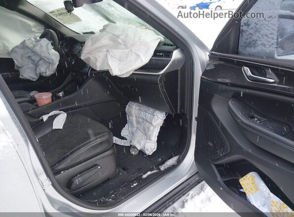 1C4RJKAG3P8106966 2023 JEEP GRAND CHEROKEE L Серебряный Вид салона спереди