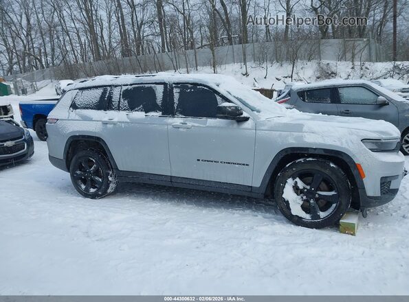 1C4RJKAG3P8106966 2023 JEEP GRAND CHEROKEE L Серебряный Вид задней части салона