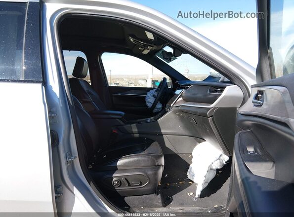 1C4RJKBGXR8553327 2024 JEEP GRAND CHEROKEE L Silver Вид салону спереду