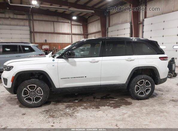 1C4RJYC65P8807631 2023 JEEP GRAND CHEROKEE 4XE Белый Панорамный вид салона 360°