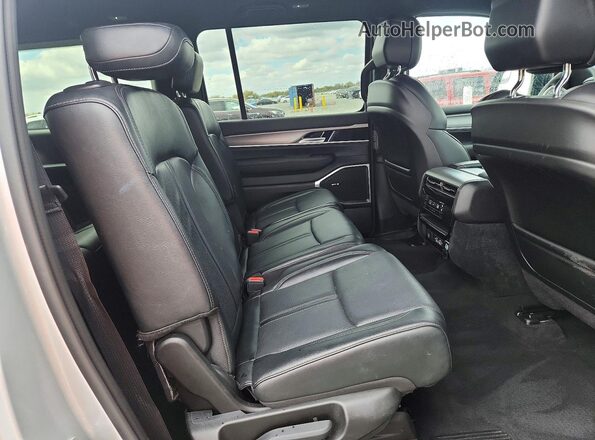 1C4SJSBP2SS527329 2025 JEEP WAGONEER Серебряный Вид задней части салона