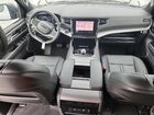 2025 Jeep Wagoneer L Series Ii Серебряный vin: 1C4SJSBP2SS527329 Damage: Glove Box, Missing, Replacement Required
