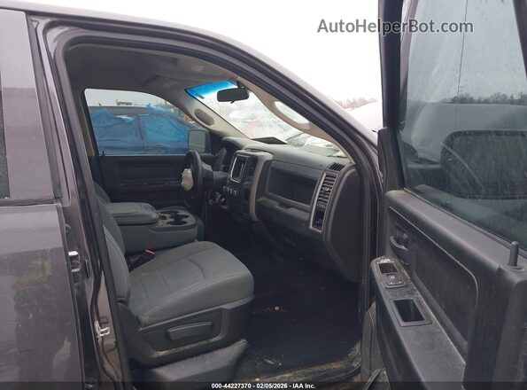 1C6RR7FTXGS419390 2016 RAM 1500 Gray Widok wnętrza z przodu