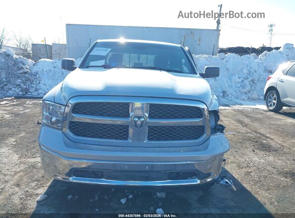 1C6RR7GG0HS736517 2017 RAM 1500 Серебряный Вид щитка приборов