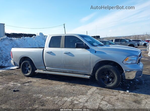1C6RR7GG0HS736517 2017 RAM 1500 Серебряный Вид задней части салона