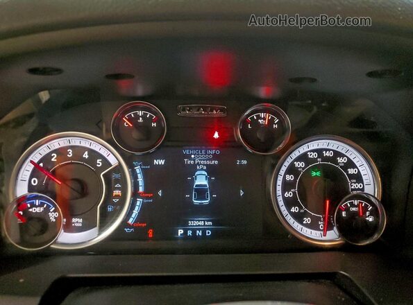 1C6RR7LM1HS873008 2017 RAM 1500 Серебряный Вид щитка приборов