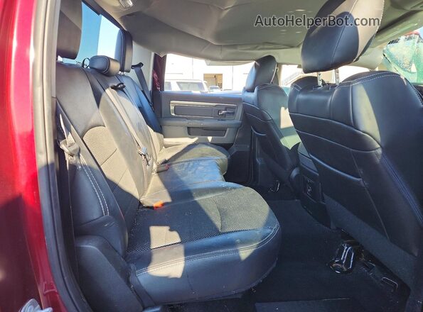 1C6RR7LT1JS116431 2018 RAM 1500 Burgundy Widok tylnych siedzeń