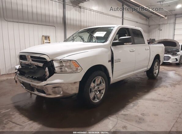 1C6RR7LT2JS258366 2018 RAM 1500 White წინა მარცხენა ხედი სამი მეოთხედიდან
