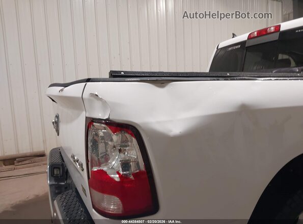1C6RR7LT2JS258366 2018 RAM 1500 White სალონის 360-გრადუსიანი ხედი