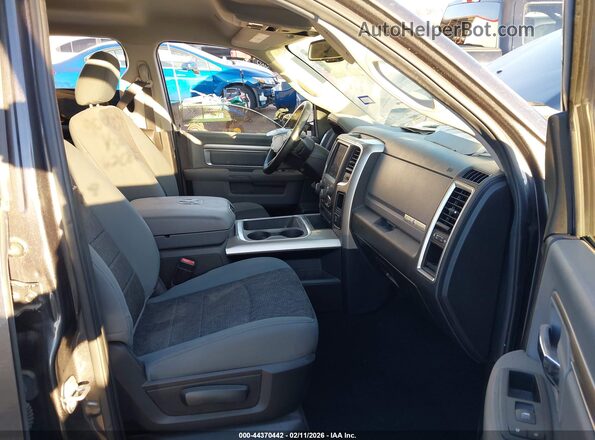1C6RR7LT4KS620862 2019 RAM 1500 CLASSIC Серый Вид салона спереди