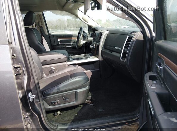 1C6RR7NTXHS842666 2017 RAM 1500 Серый Вид салона спереди