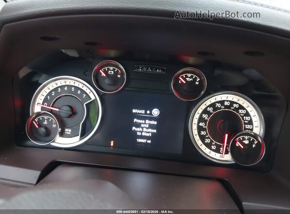 1C6RR7VT6HS691471 2017 RAM 1500 Белый Вид задних сидений