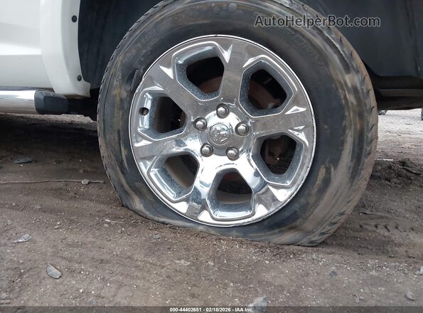 1C6RR7VT6HS691471 2017 RAM 1500 Белый 