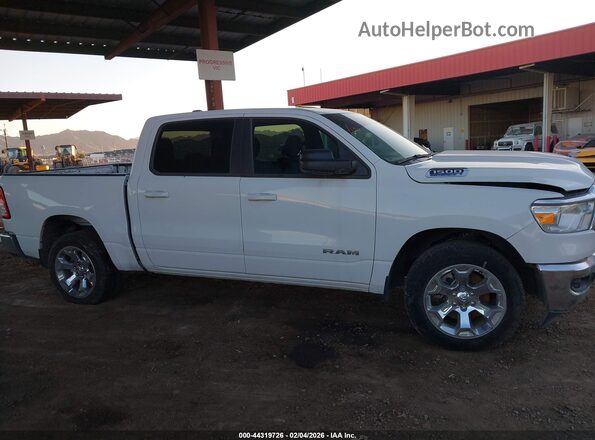 1C6RREFG8NN436207 2022 RAM 1500 Белый Вид задней части салона