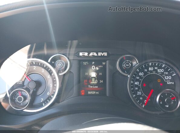 1C6RREFT0MN767732 2021 RAM 1500 Серебряный Вид задних сидений
