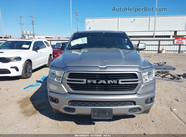 1C6RREFT0MN767732 2021 RAM 1500 Серебряный Вид задней части салона
