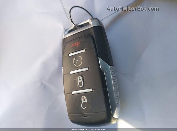 1C6RREFT0MN767732 2021 RAM 1500 Серебряный Вид панели приборов